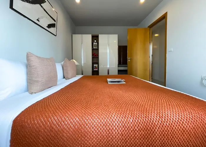 Near Bts L Large 98 Sqm L Pool And Sauna Lejlighed Bangkok