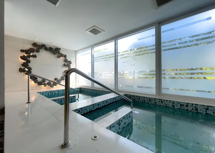 Near Bts L Large 98 Sqm L Pool And Sauna Lejlighed *