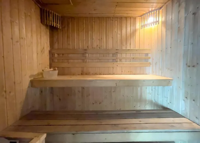 Near Bts L Large 98 Sqm L Pool And Sauna *